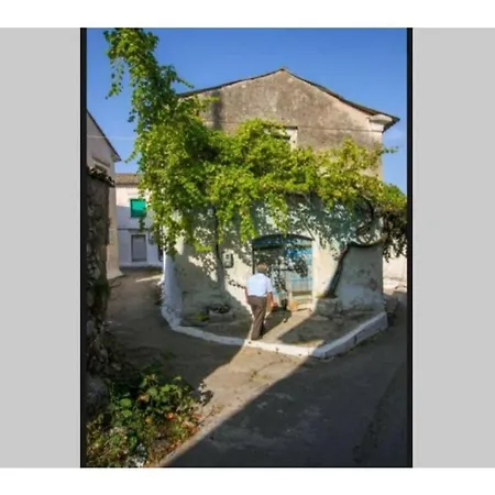Nadias Lovely Apartment Argyrades